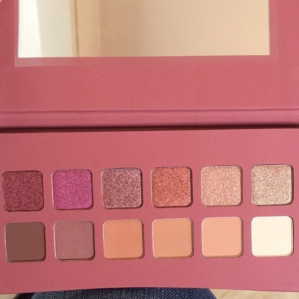 Unveiled Artistry Palette - Picture 3 of 9